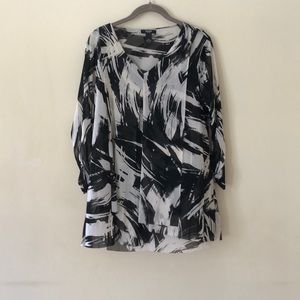 Mesh Blouse/Tunic 1X Alfani black and white 3/4 sleeves.